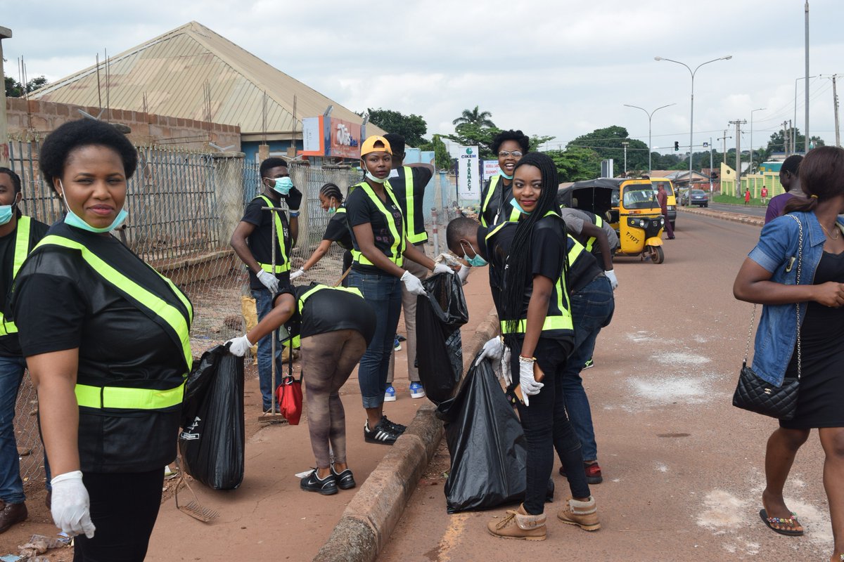 shakaraonlinetv's tweet photo. @dream925fm #makecleaningfun in Enugu 2017 https://t.co/JKS5kh9ekl