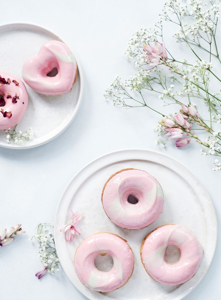 K7Angela's tweet photo. Summer strawberry doughnuts with white chocolate glaze. The perfect spring… https://t.co/ZDVOEWURUL