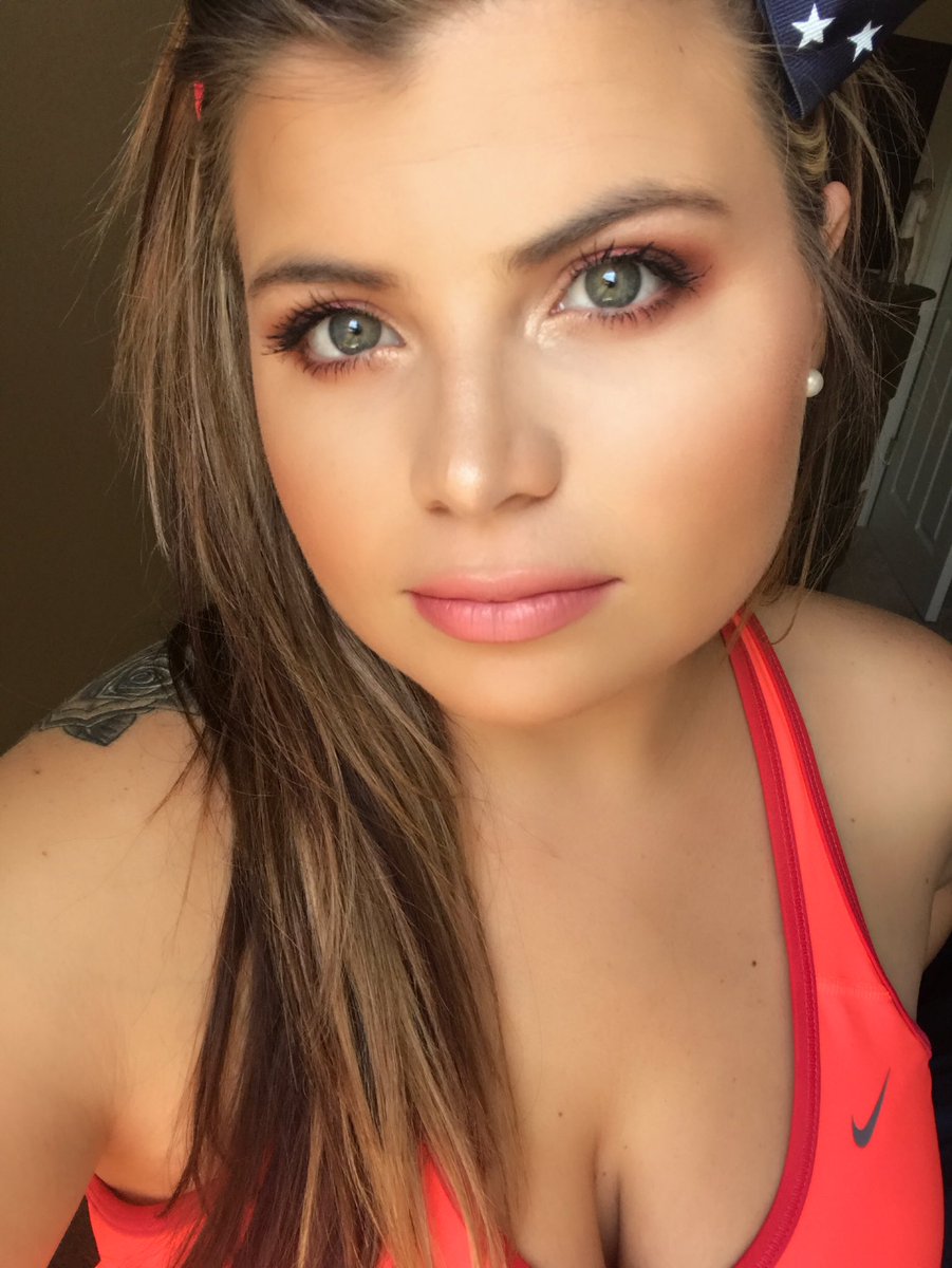 aaronlacey07's tweet photo. #maybellinefitme #physiciansformula #abhmodernrenaissance #urbandecayalicethroughthelookingglass #morphe9nblush #benefitrollerlash https://t.co/r9MCSMfyNd
