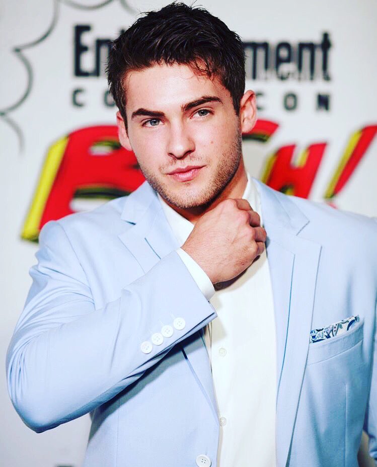 ReallyCody's tweet photo. Look ma! Wearing something other than hoodies and sweatpants! 😂 https://t.co/v8I0kHoUs6
