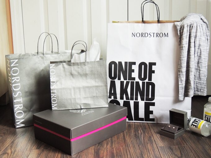adrianaaaaxo's tweet photo. Packing must haves for a trip to Europe - all from the #NordstromSale! 👉🏼 https://t.co/ya4yG2pqtb #traveltips https://t.co/zBovMCnFap