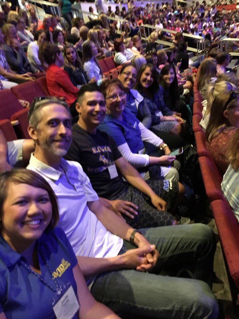 YarnellKen's tweet photo. Aloha team is excited for general session at AVID conference! https://t.co/4iAn3iagQt
