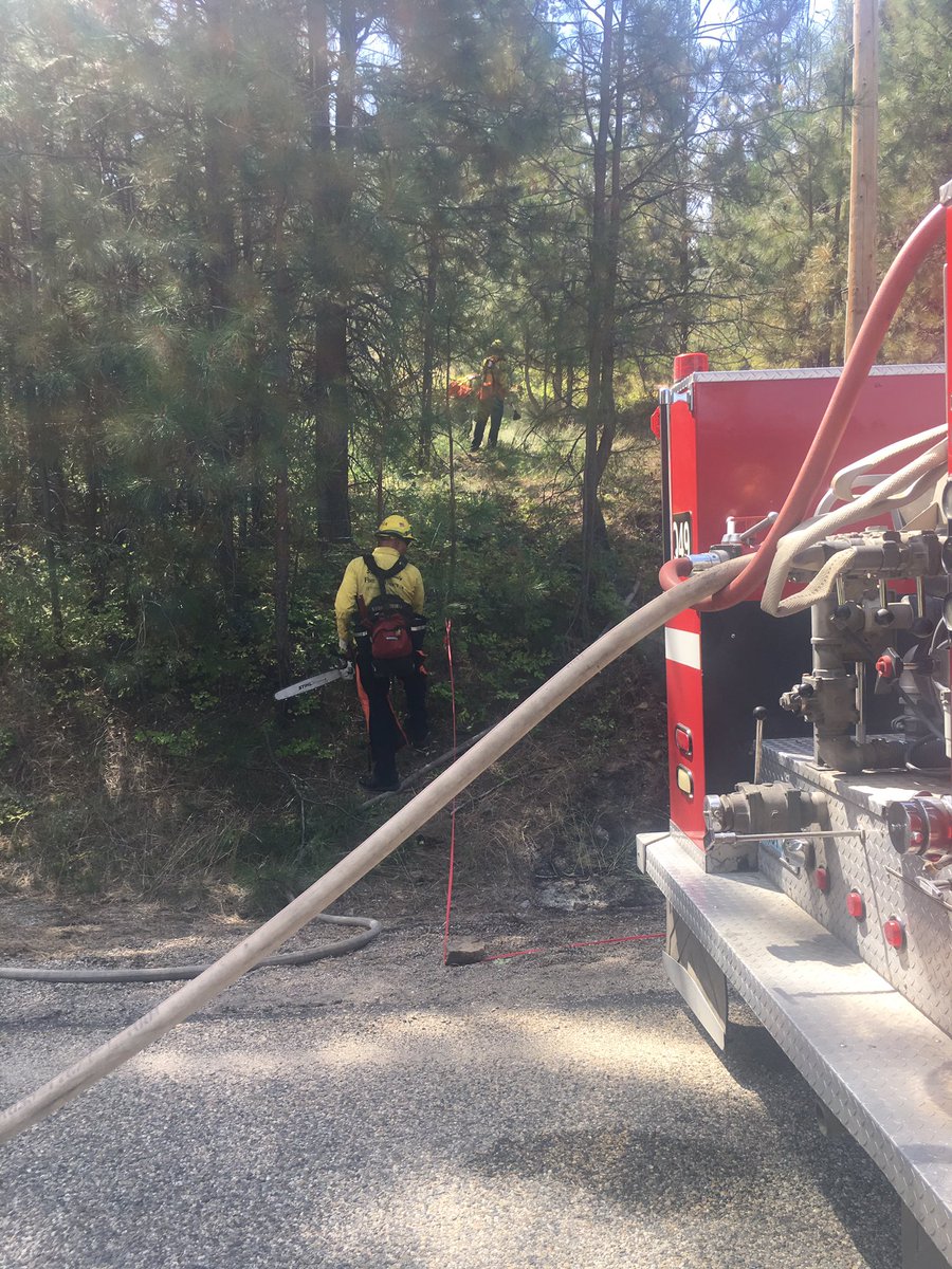 SpokaneCoFire4's tweet photo. Also happening now-2 small fires along N Perry Road, near Half Moon, fire crews mopping up - both were caught early #SCFD4 @waDNR_fire https://t.co/ajYAb4xye4