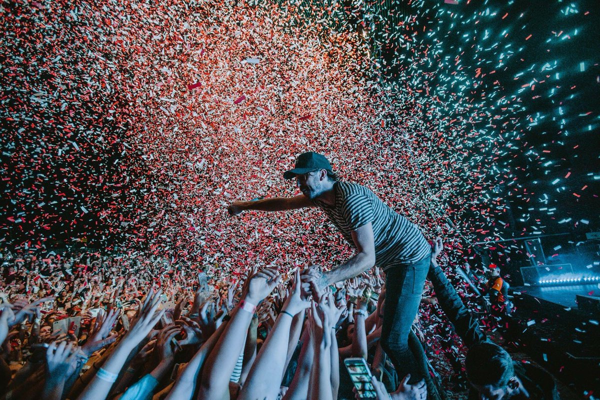 AllTimeLow's tweet photo. Sold out show in Niagara Falls tonight! A few tix remain for NYC and for the 2nd nights in Philadelphia &amp; Orlando! https://t.co/qJ6wx0ov2b https://t.co/hPSsI2CGXX