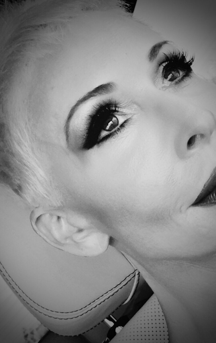 _CameroneParker's tweet image. ⭐️#ClickFlash
LIVE on set w/ the #AMAZING Make-Up Artist @MicheleCMakeup photoshoot for @MLScottsdale #ModLuxScottsdale #SeptemberIssue