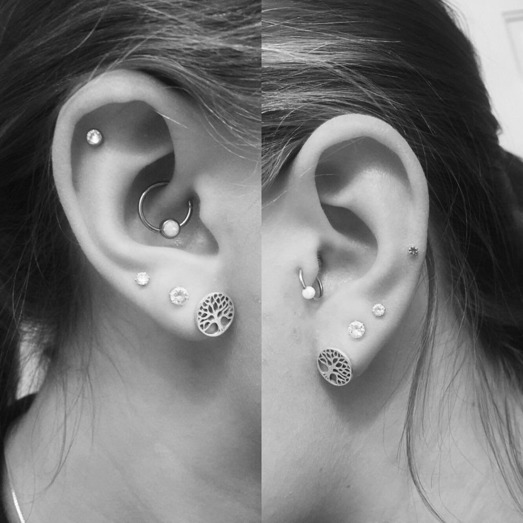 Earrings tweet media