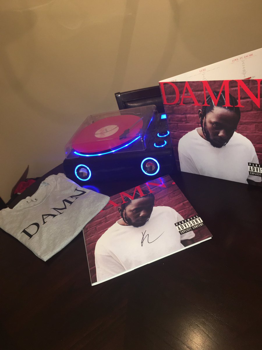 dreshonthegreat's tweet photo. Collect vinyls, Mind your business, Chill, #AllFall17 π€·π½ββοΈ https://t.co/OsH9upInt9
