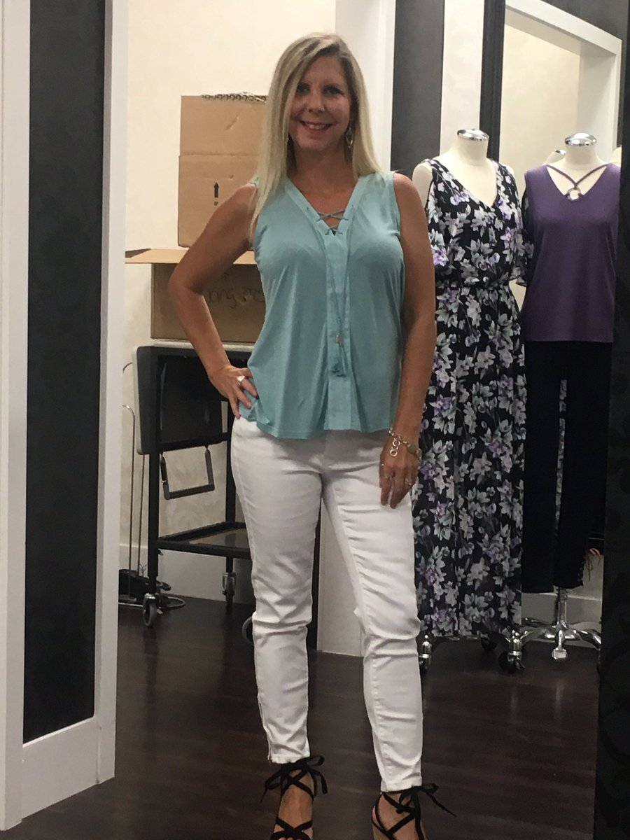 RachelFerrucci's tweet photo. Not happy w/ my dress choice so what else is a woman to do but SHOP! #FunatFOX #25YearsProud so happens to be a Tangers Outlet @FoxwoodsCT https://t.co/wV0Z5G5MAP