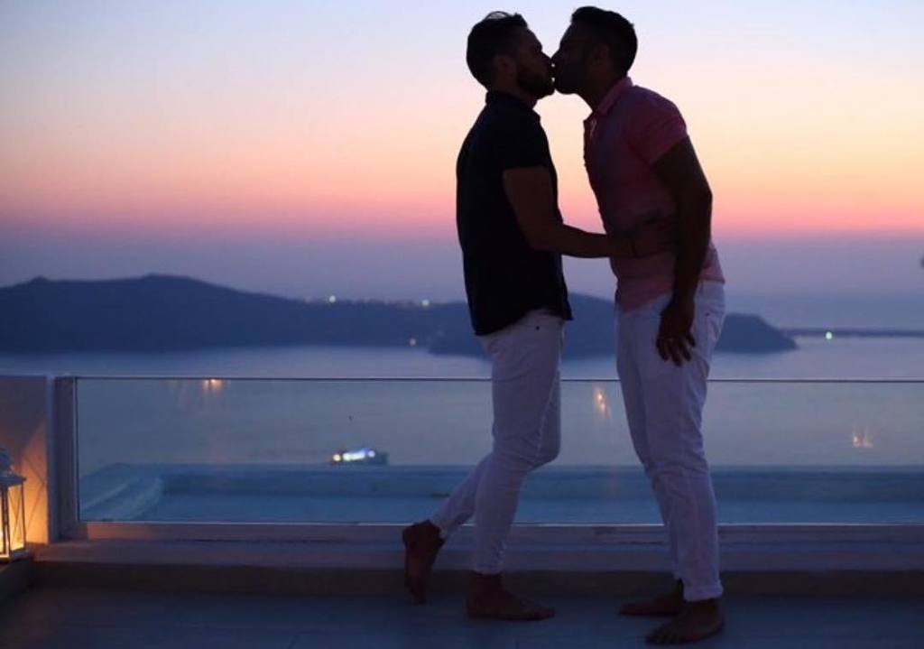 gaycities's tweet photo. "If we were meant to stay in one place we'd have roots instead of feet." -anonymous
. . . .
📸: @thetravellinggays
. . . .
#gaycities #gaytr… https://t.co/fnquOY5pmZ