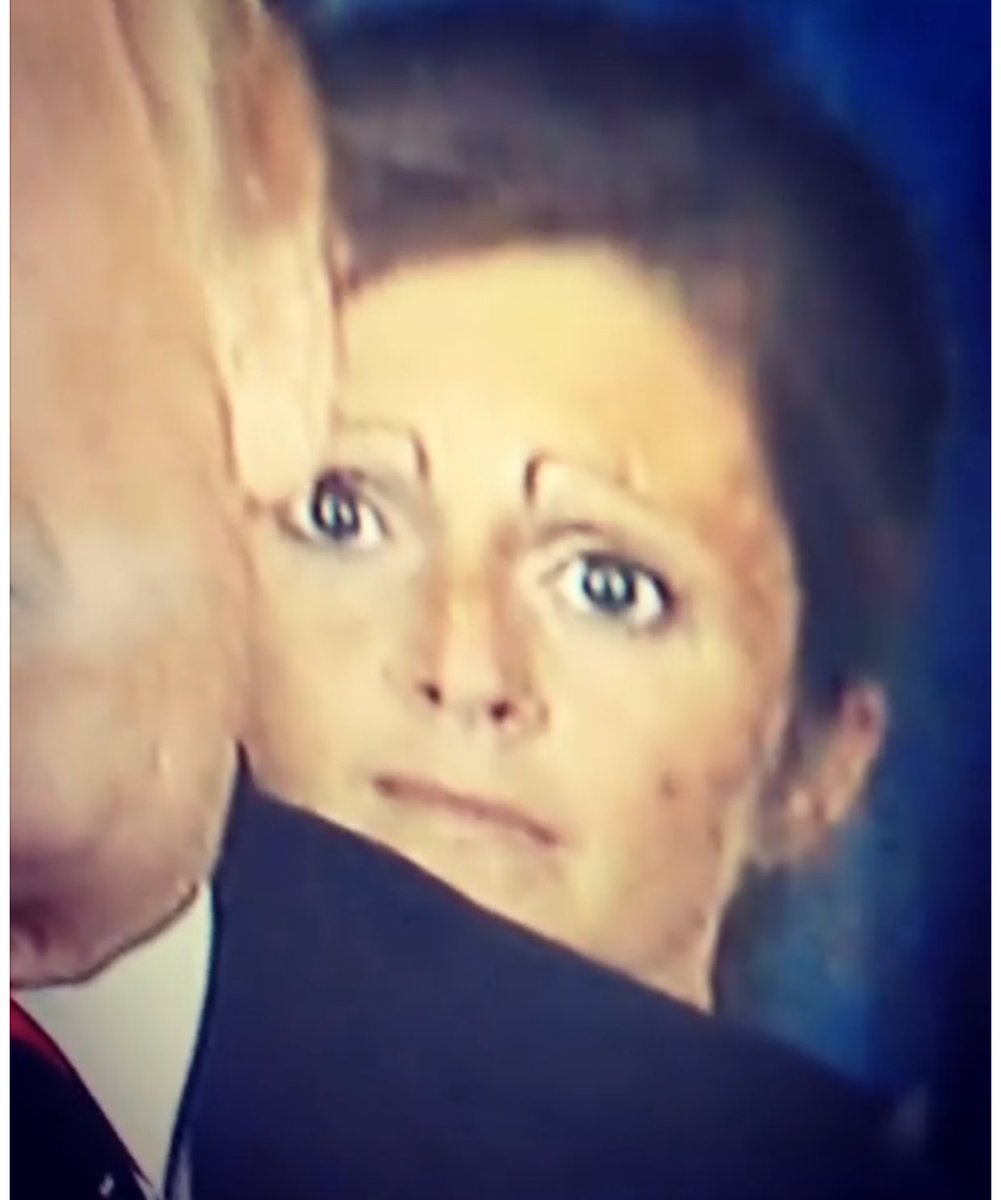 VeNus_De_MiLo1's tweet photo. #Trump should focus on getting a ban on these Why brows rather than a #Transban in the military. #WhyBrows #Crying https://t.co/I3LiI8EX8r