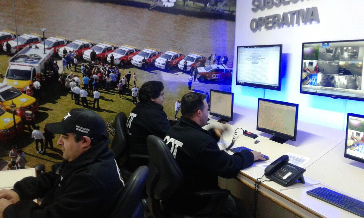 NicoVecchi's tweet photo. Desde #BaseCarupa monitoreamos los #MovilesCOT vía GPS todos los días, las 24hs los 365 días del año 
#SubsecretariaOperativa 
#COT https://t.co/NZyWYNG0Xb
