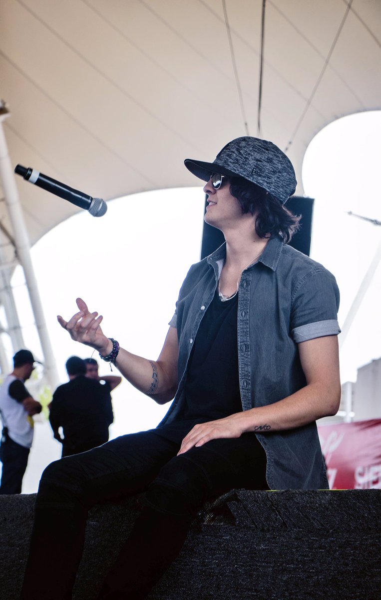 christophervele's tweet photo. 🎤😅 https://t.co/VCcs5Vn0ny