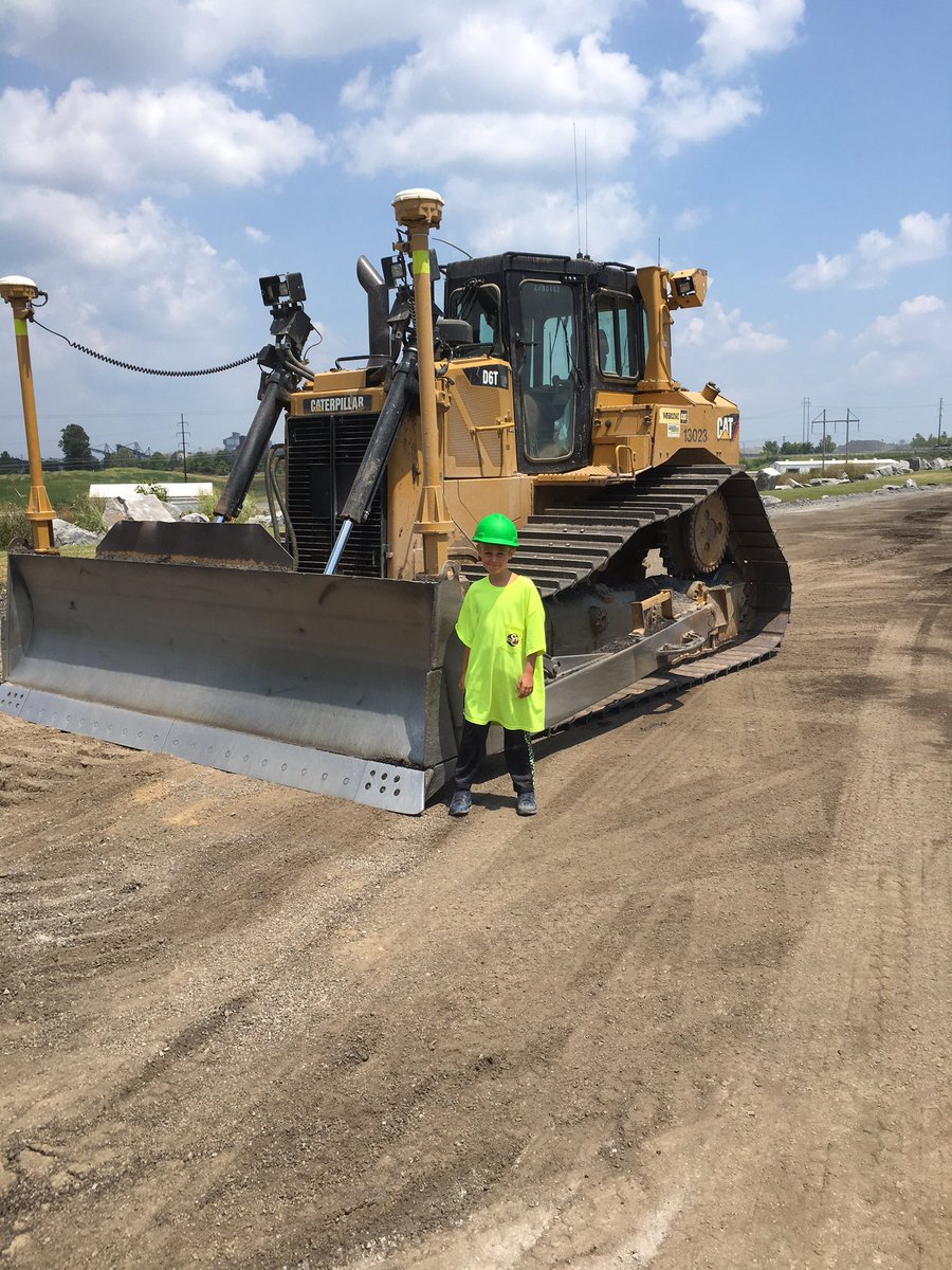Atmartin_12's tweet photo. Work is always more enjoyable with a passenger!! #OperatorInTraining https://t.co/kvlmusJ3Rd