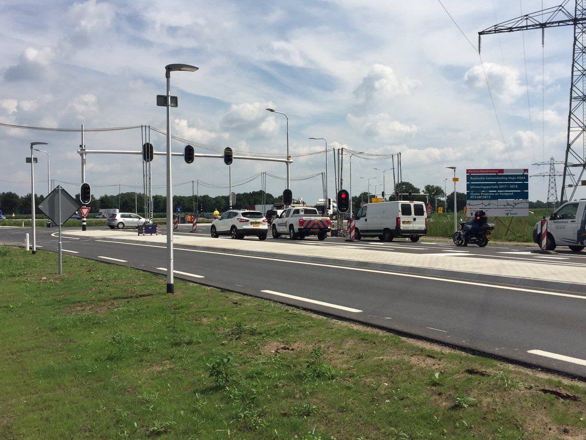 freekvandervalk's tweet photo. Weer 5 #iTC2 #Swarco vri's inbedrijf in samenwerking #PNB #BAM #DTV #HuiskensVRT N264 Haps https://t.co/raVXb1k9Ef