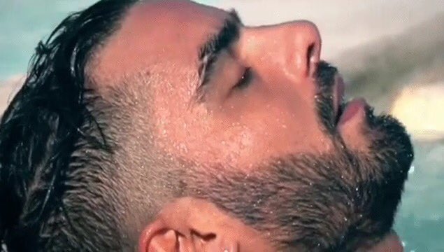 LoryFebbraio's tweet photo. No. No. No. M che sembra stia facendo "altro" 🔞🚑🆘🤒🔥😱non lo volevo vedere. No. Non lo supererò mai #clario #marioserpa https://t.co/T8Cv2ITOct