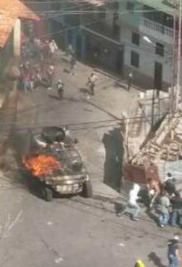 lizardo_jesus's tweet photo. #26Jul MERIDA: PUEBLO ENARDECIDO en Timotes saca a la GNaziB del pueblo y arremete contra sede de Alcaldía y Policía https://t.co/zULX7y51Er