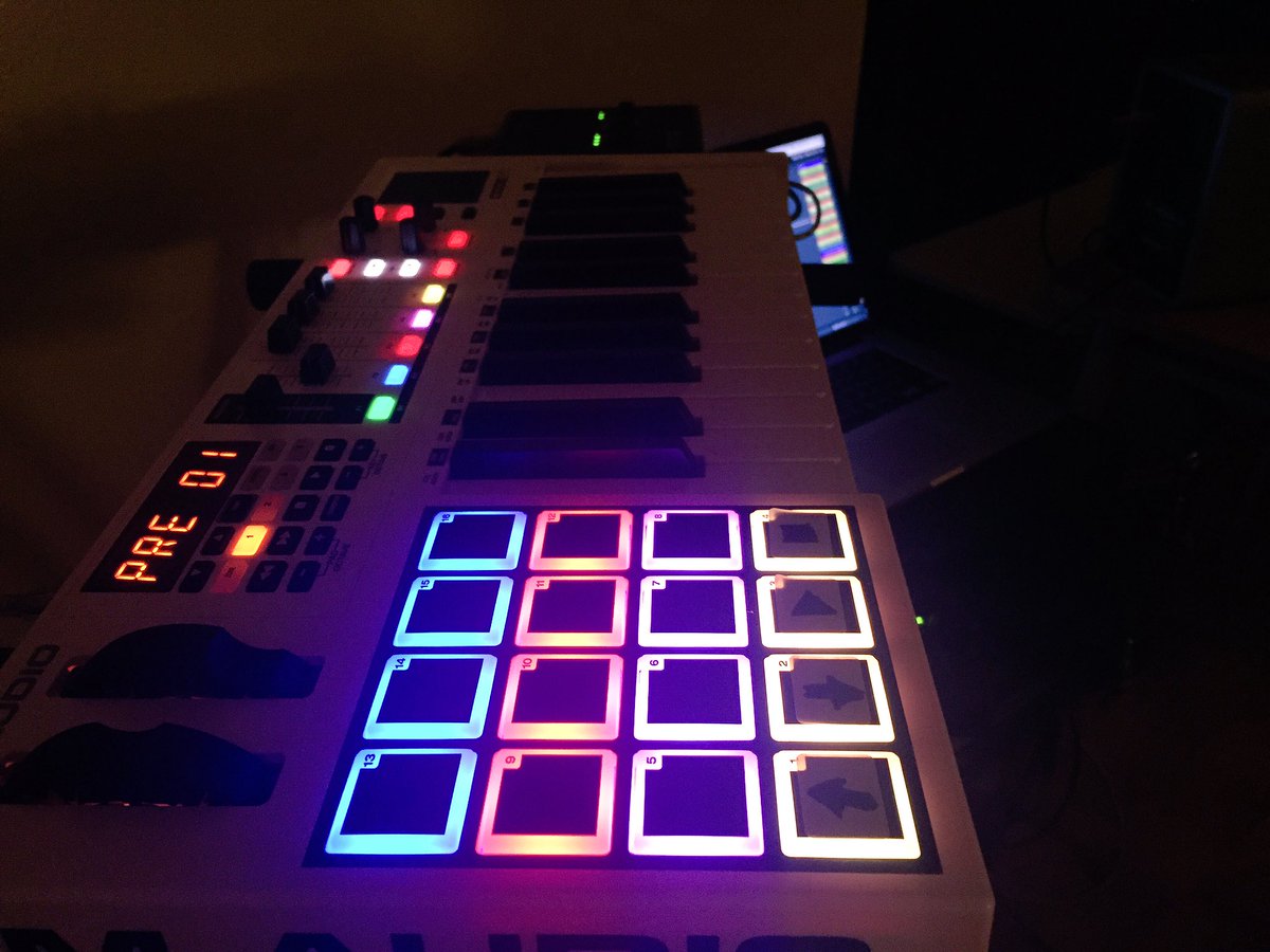 werewolvezz's tweet photo. last night gear tight. #mkaudio #werewolves #ableton #abletonlive https://t.co/0QWZFVMIge