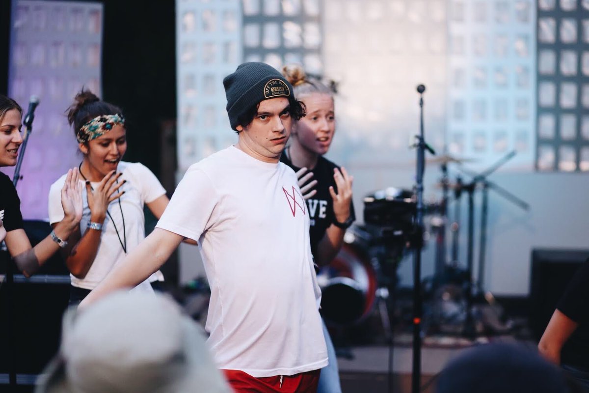 FrontsideHP's tweet image. &quot;Stand up if you&apos;re pumped for camp reunion tonight at 6:30 at the Hunter Park campus.&quot;

Me: