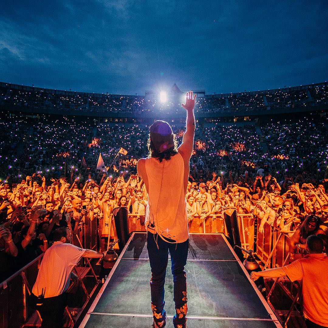30SECONDSTOMARS's tweet photo. Among the bright lights of New York. https://t.co/xhLOKJw7x7