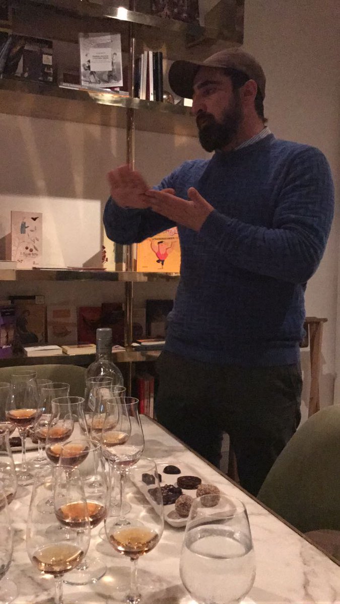 Cata de ron Barcelo y maridaje con chocolates en nuestro Salón Librería.