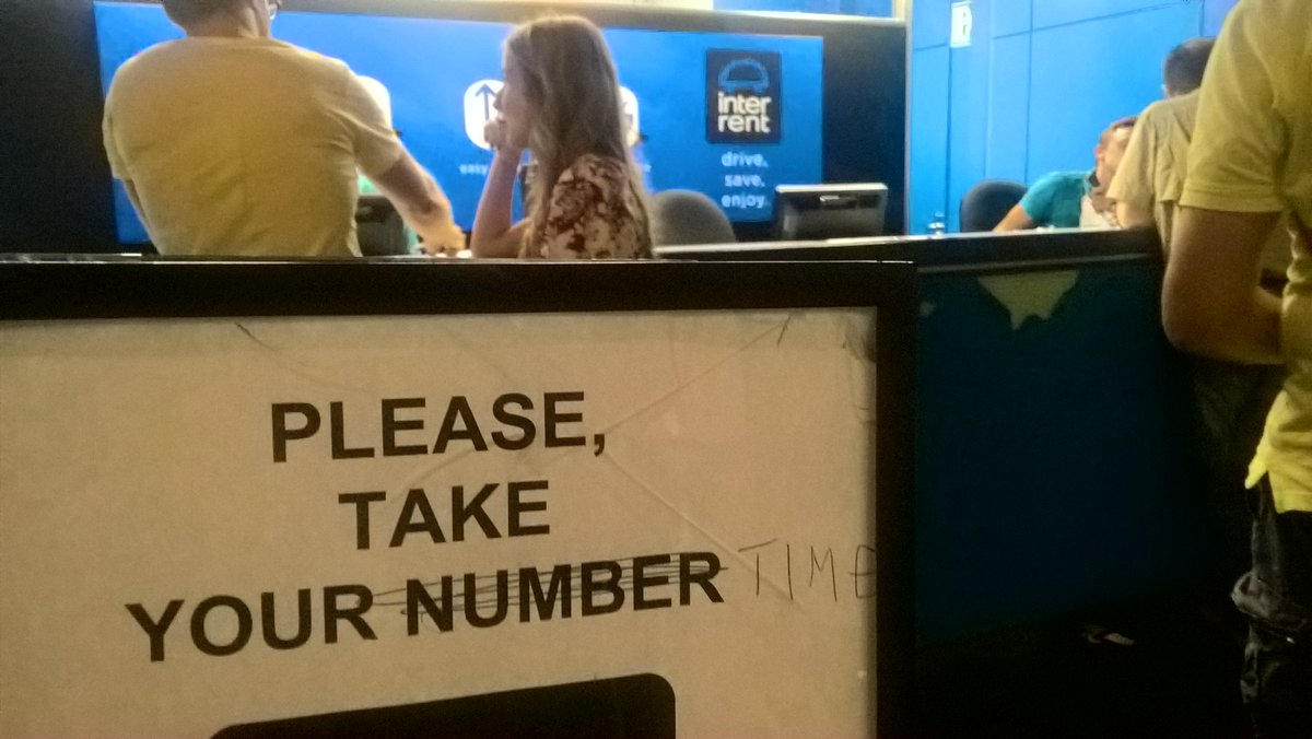 CyrilleBerthie1's tweet image. #Barcelona #interrent 2h d attente pour location de voiture a 1h du matin avec 7 clients devant moi... Je n ai pu m empêcher de modifier...