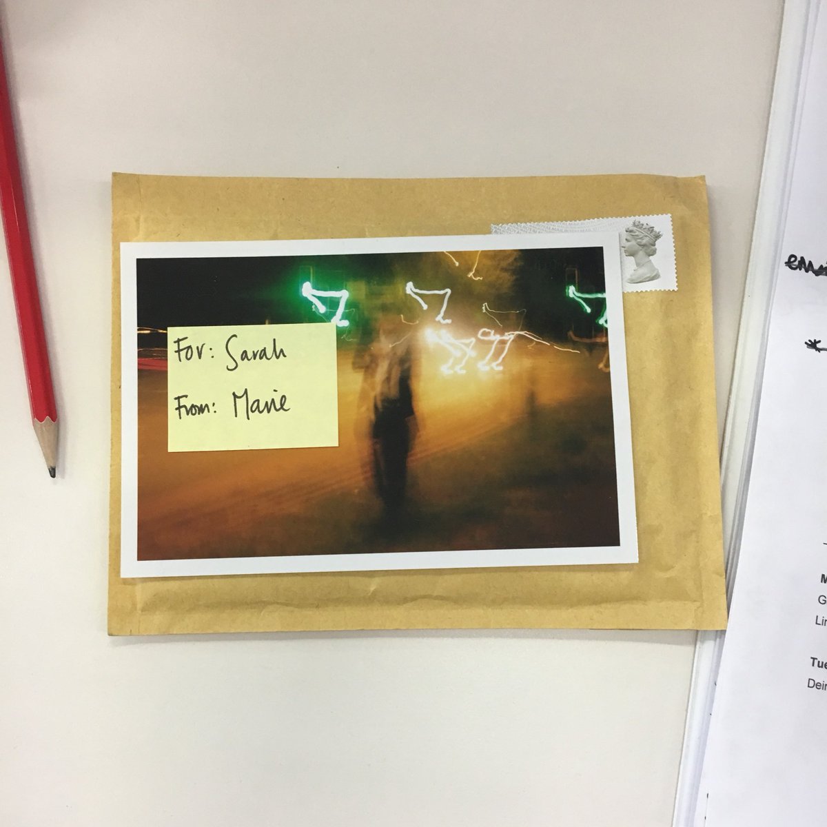 sarjarv's tweet photo. From instagram to my desk ⤵️Received a perfect #pleasekeepme London print today @elainasmith22 best work post 💌thank you for your generosity https://t.co/nSQrpVq6S9