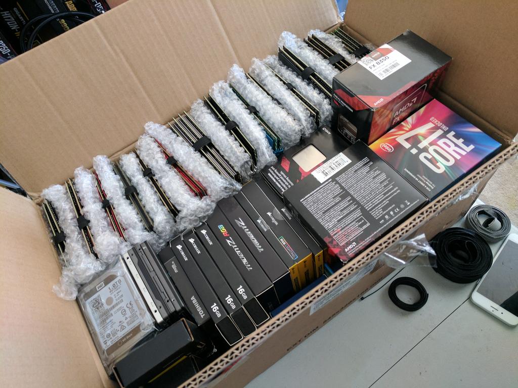 iamkylehansen's tweet image. The value of this box &amp;gt; my life