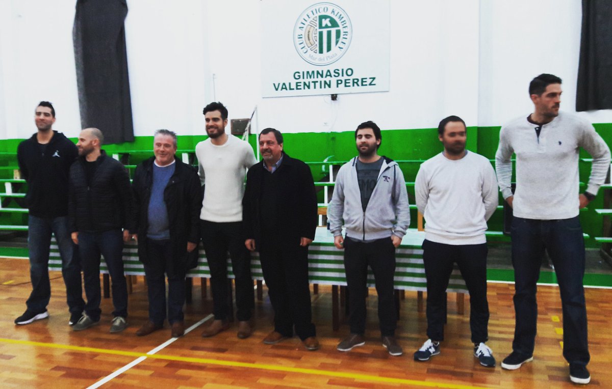 EstoesQuilmes's tweet photo. Reconocimiento del Club Kimberley a tres ex quilmeños (@Dcavaco13 @SelemSafar  y @Leandroramella) por su trayectoria. https://t.co/ksB9vufB2Q