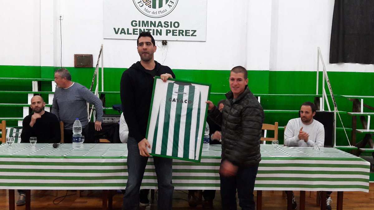 EstoesQuilmes's tweet photo. Reconocimiento del Club Kimberley a tres ex quilmeños (@Dcavaco13 @SelemSafar  y @Leandroramella) por su trayectoria. https://t.co/ksB9vufB2Q