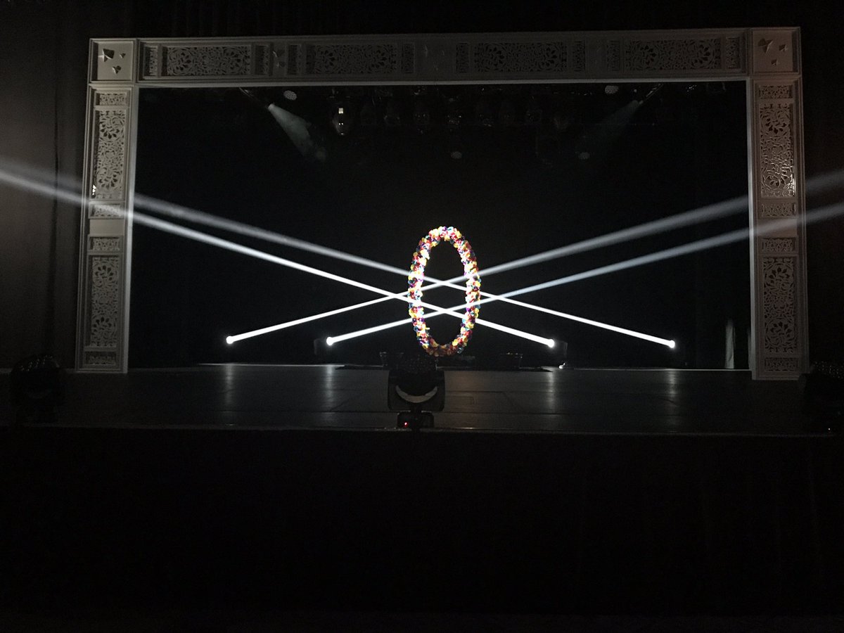 Misty_Lee's tweet photo. If you know what happens in this trick, then you get how much I love my lighting guys right now. #BoldMagic #Magician HolyCrap #NiceJobMike https://t.co/KMGETE4Z82