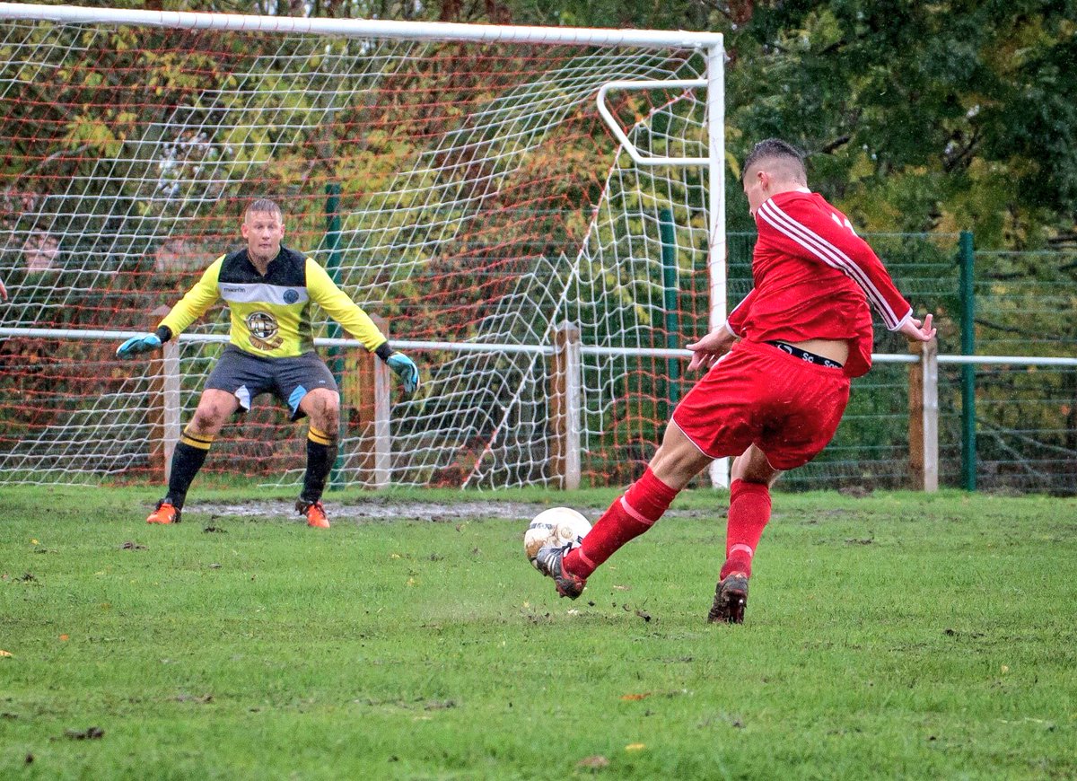 AndrewRuscoe's tweet photo. Golden oldie pics of when I played for @penycaefc1 against @fcnomads β½οΈβ½οΈ #FlyingSaves https://t.co/AbQ5MQeI2d