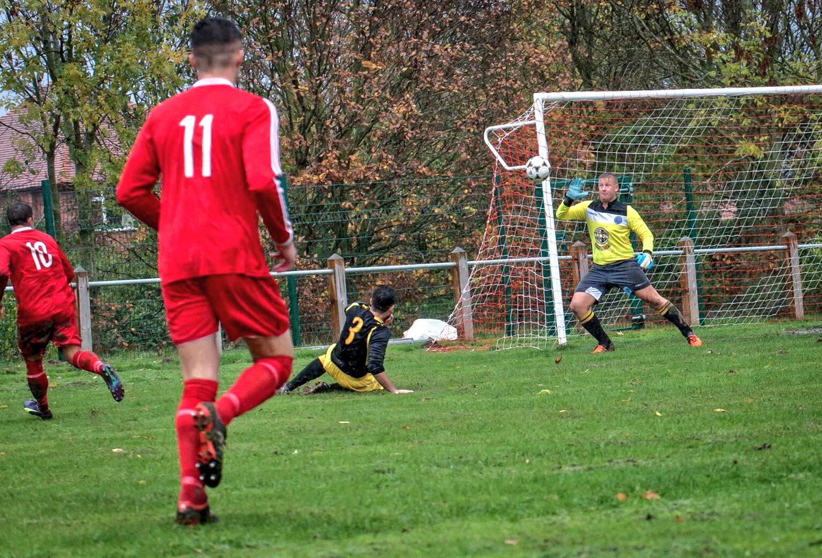 AndrewRuscoe's tweet photo. Golden oldie pics of when I played for @penycaefc1 against @fcnomads β½οΈβ½οΈ #FlyingSaves https://t.co/AbQ5MQeI2d
