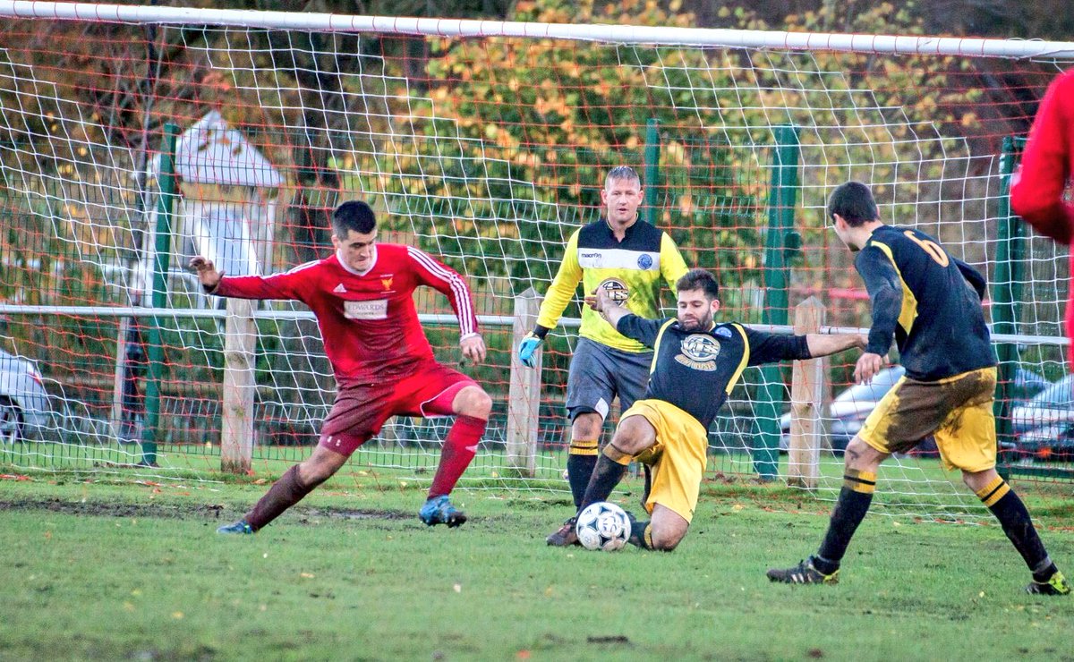 AndrewRuscoe's tweet photo. Golden oldie pics of when I played for @penycaefc1 against @fcnomads β½οΈβ½οΈ #FlyingSaves https://t.co/AbQ5MQeI2d