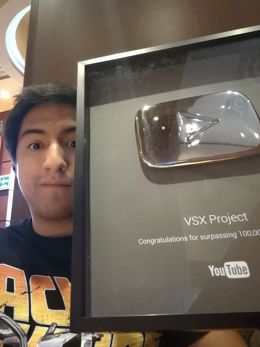 TheMrXOfficial's tweet photo. Por fin después de un rato llegó la placa de Youtube por #VSXProject

Gracias por su apoyo ya vamos por los más de 300,000 subs 😎😊 https://t.co/roE6X783eY