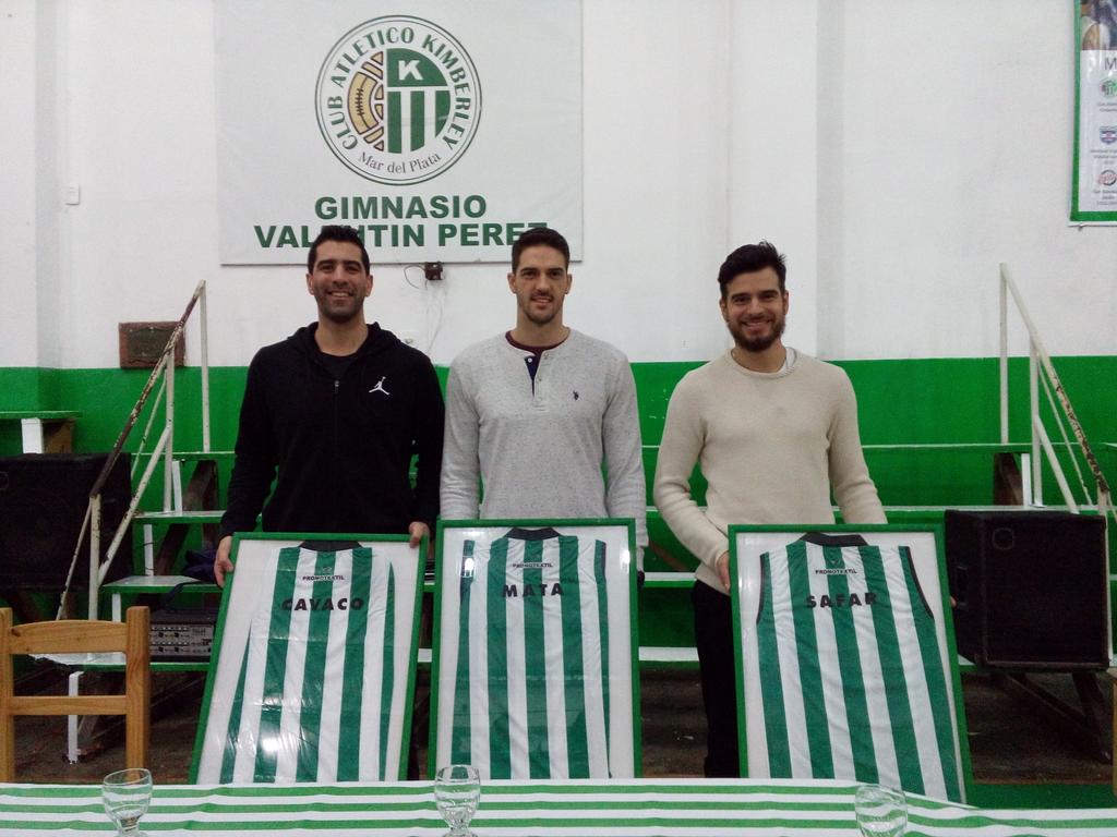 FlorCordero's tweet photo. Un mimo a @Dcavaco13, #MarcosMata y @SelemSafar, jugadores de @LigaNacional que se iniciaron en @ClubAKimberley #MDQ https://t.co/yDKCmmhDmy