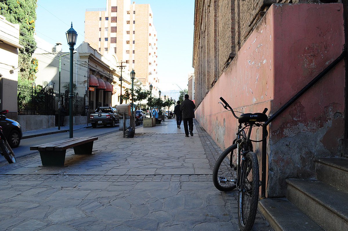 BardinPhotos's tweet photo. En #Catamarca podes hacer un free Citi tour con @Freetourscata y conocer las historias de los edificios de la ciudad. Salen de la catedral https://t.co/29KPuY2rwv