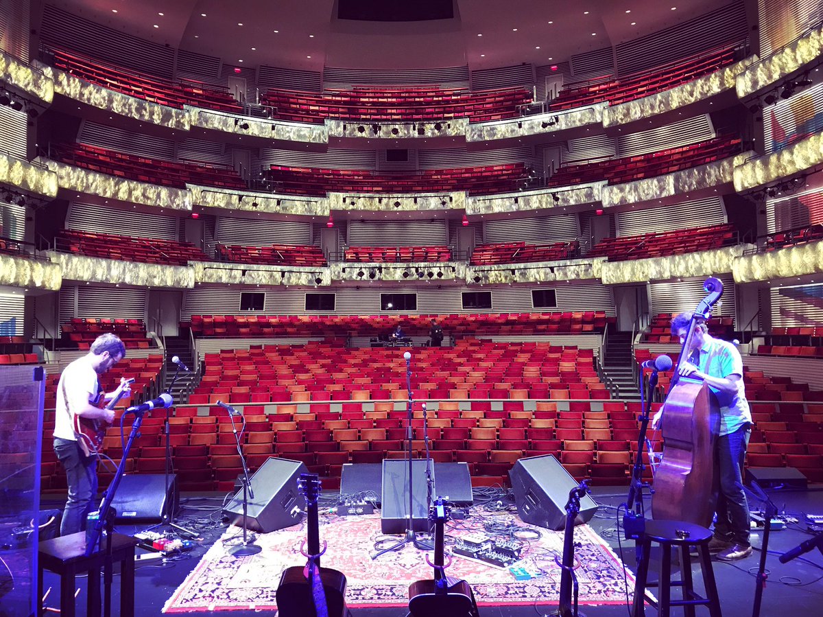 sarahjarosz's tweet photo. Opening for @marychapincarpenter in the stunningly gorgeous @KauffmanCenter tonight 😍 https://t.co/WHvyCktyYi