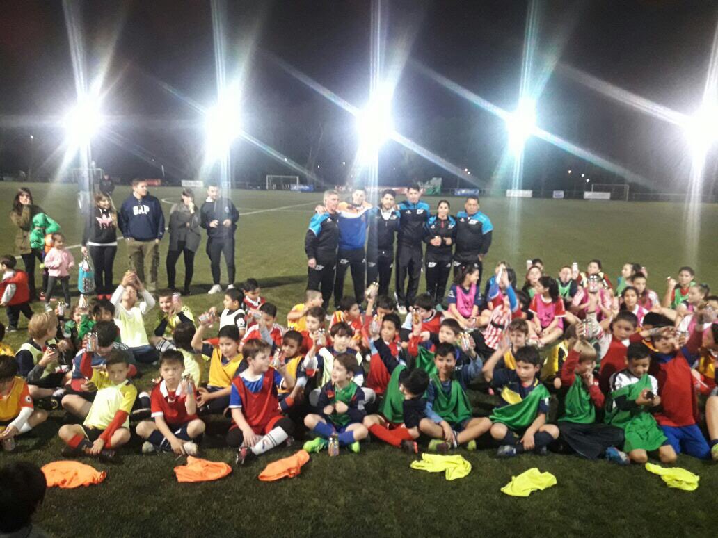 dxtsberazategui's tweet photo. #MalteriaHudson Escuela fútbol Hugo Mateos #FemeninoeInfantil #PrepFísica #GimnasiaFemenina #Zumba #EntrenoArqueros #Berazategui #Deportes https://t.co/xXKynjFuOo