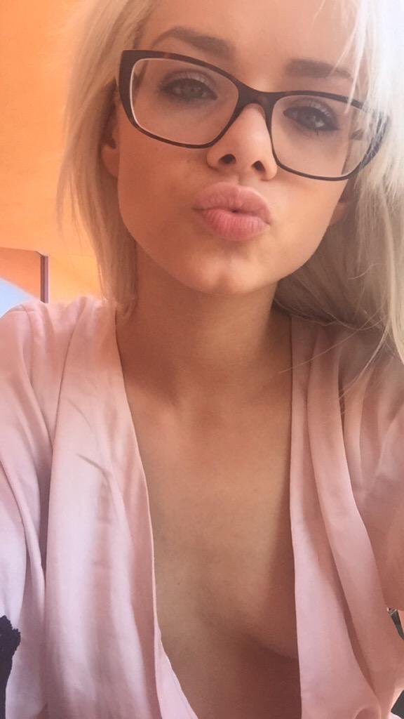 blond2_love's tweet photo. Hi all, the weekend coming near, I love it 👍🙏😘 https://t.co/nQkzzB9FUO