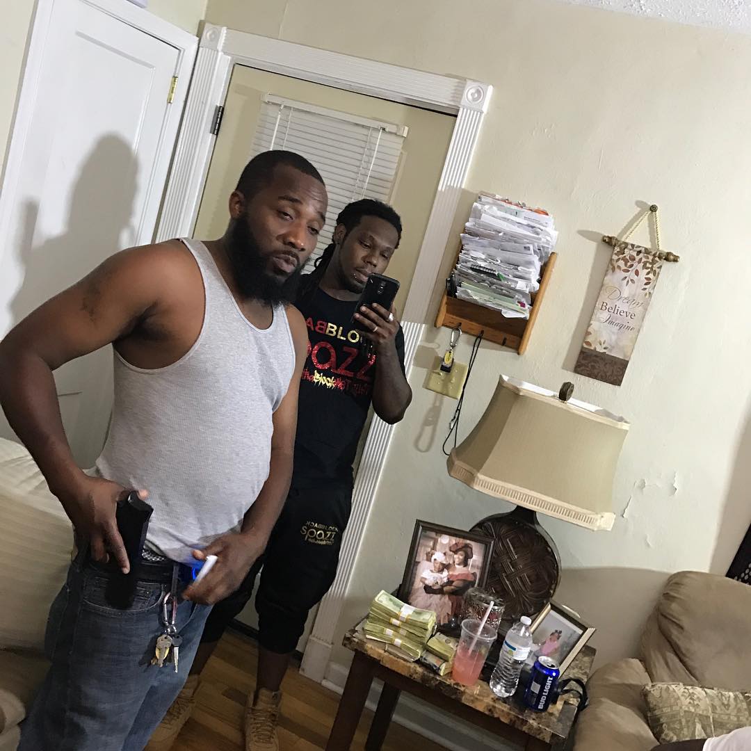 sixthman215's tweet photo. On set of 95 SERIES 📽📽📽
GO TO YOUTUBE AND SUBSCRIBE TO THE CHANNEL NOW #110K VIEWS ON 1 MONTH #95TAKEOVER @BackBlockSpazz https://t.co/IplQOvoOx5