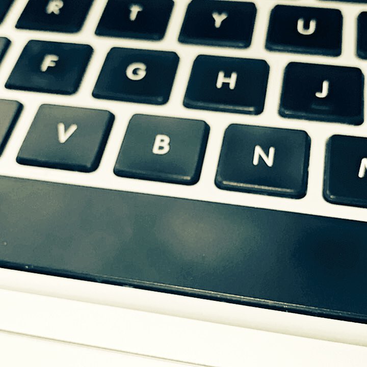 bee233's tweet image. I took this accidental photo of my keyboard today. No idea how or when it happened. #Sizzler17 #multitasking #photographer