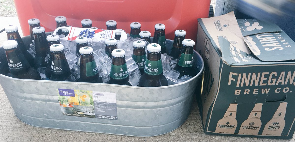 kcdreamteam's tweet photo. Tonight is the night that we give back. Thank you sponsors! Wish the @FINNEGANS team could be here! #Sponsor https://t.co/gcsDPoKMOU