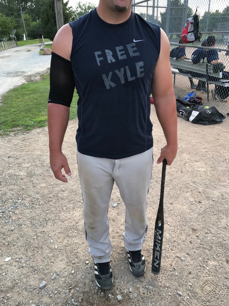 ProducerKyle's tweet photo. Big Dave with the #FreeKyle t-shirt.  @dandakich @THEBIGFATBOB @MANNYbINmanny @dquigley32 #TeamLMB https://t.co/uD99NKidIn