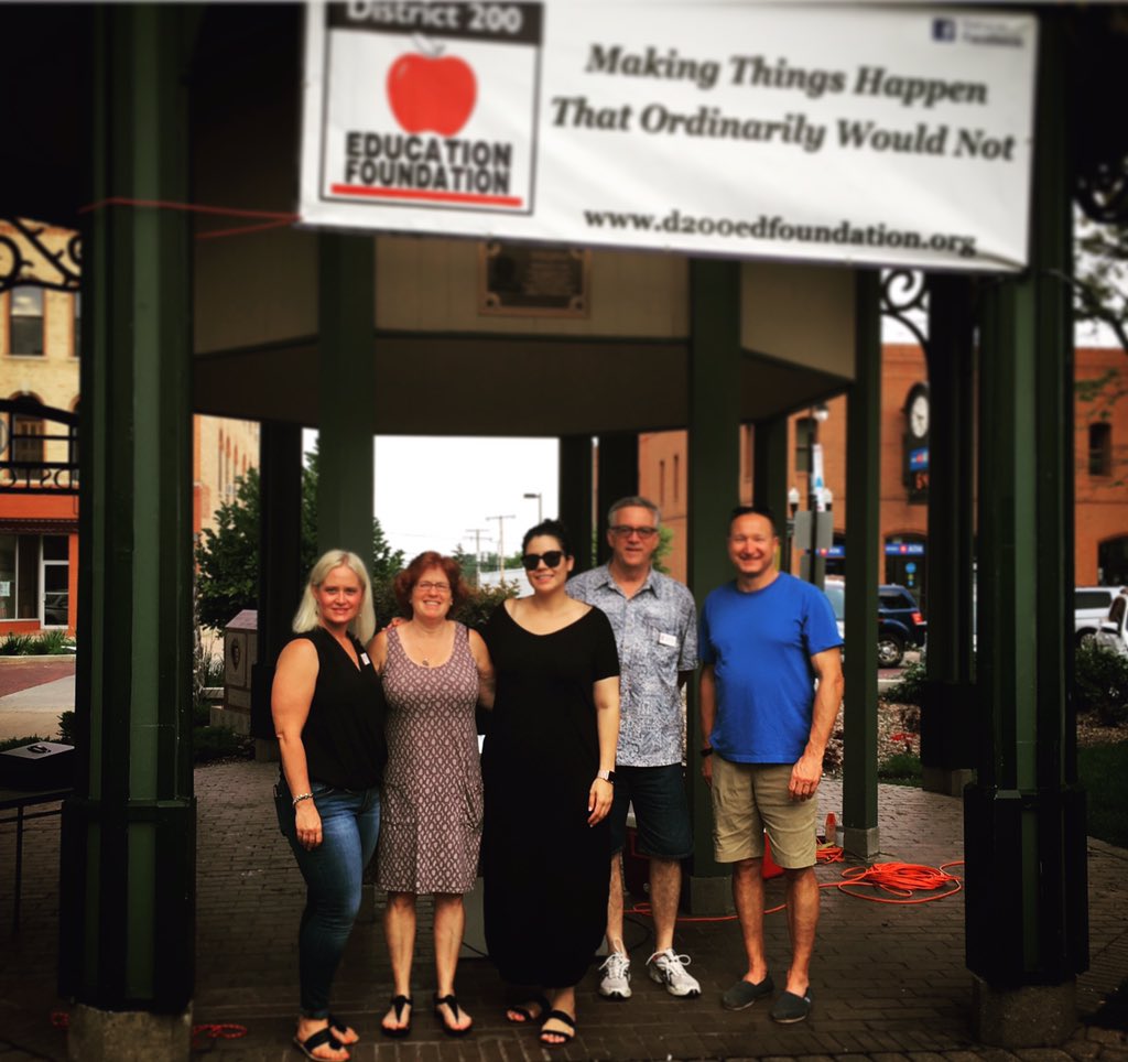 YesyMSanchez's tweet photo. Join us for the concert in the Woodstock square at 7:30 PM and support the @d200edfound. https://t.co/uG52YlARG6