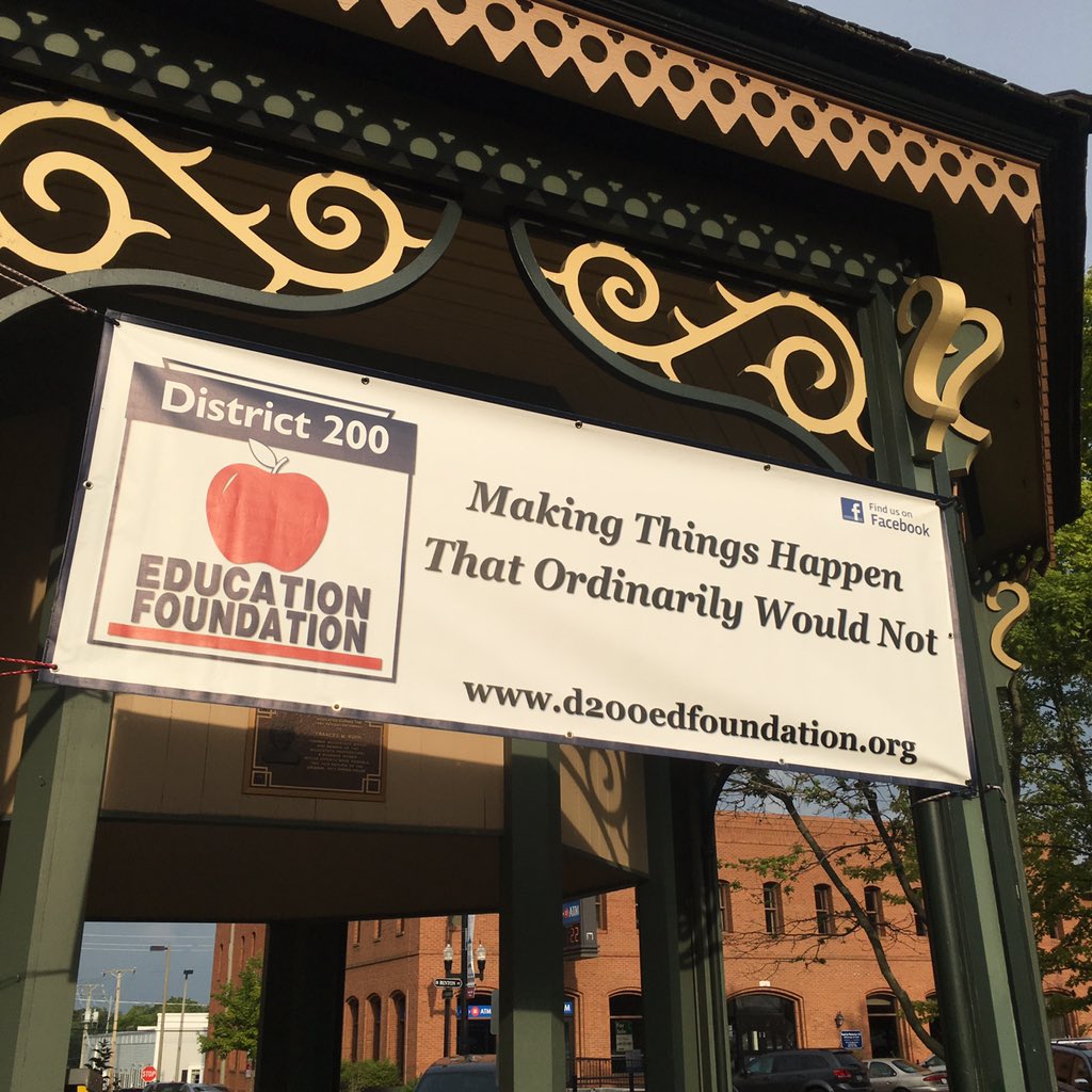 YesyMSanchez's tweet photo. Join us for the concert in the Woodstock square at 7:30 PM and support the @d200edfound. https://t.co/uG52YlARG6