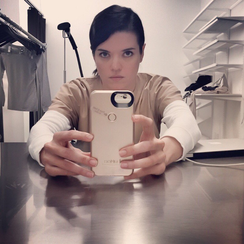 charlenerose3's tweet image. This was my #costume for the @xfinity #comicon #handmodeling shoot I did as #piper from #orangeisthenewblack. @closeupmodelsagency @oitnb