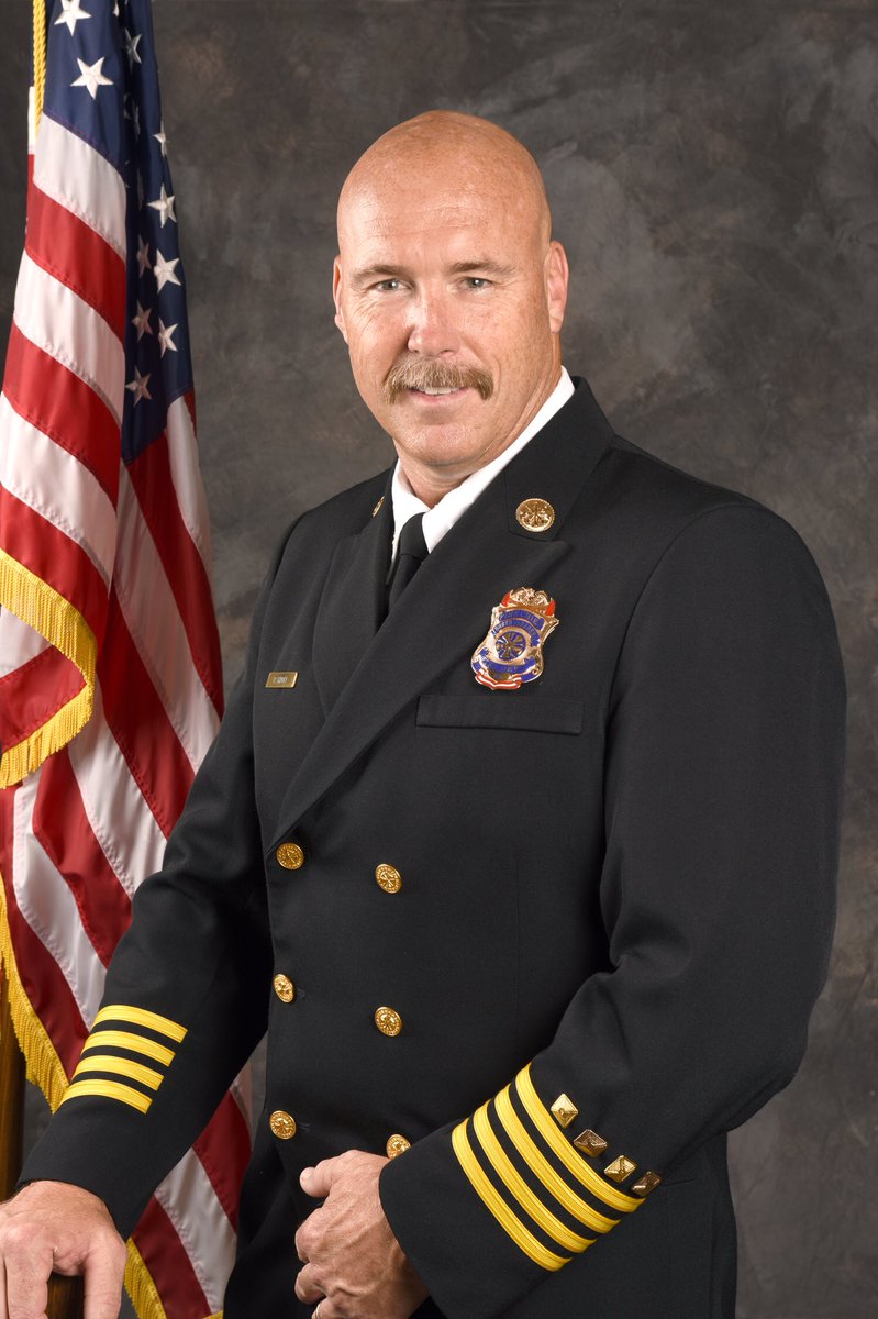 SouthPasadenan's tweet photo. New Fire Chief Paul Riddle https://t.co/dqyp7By8AO via @SouthPasadenan https://t.co/uTxrPFiksI