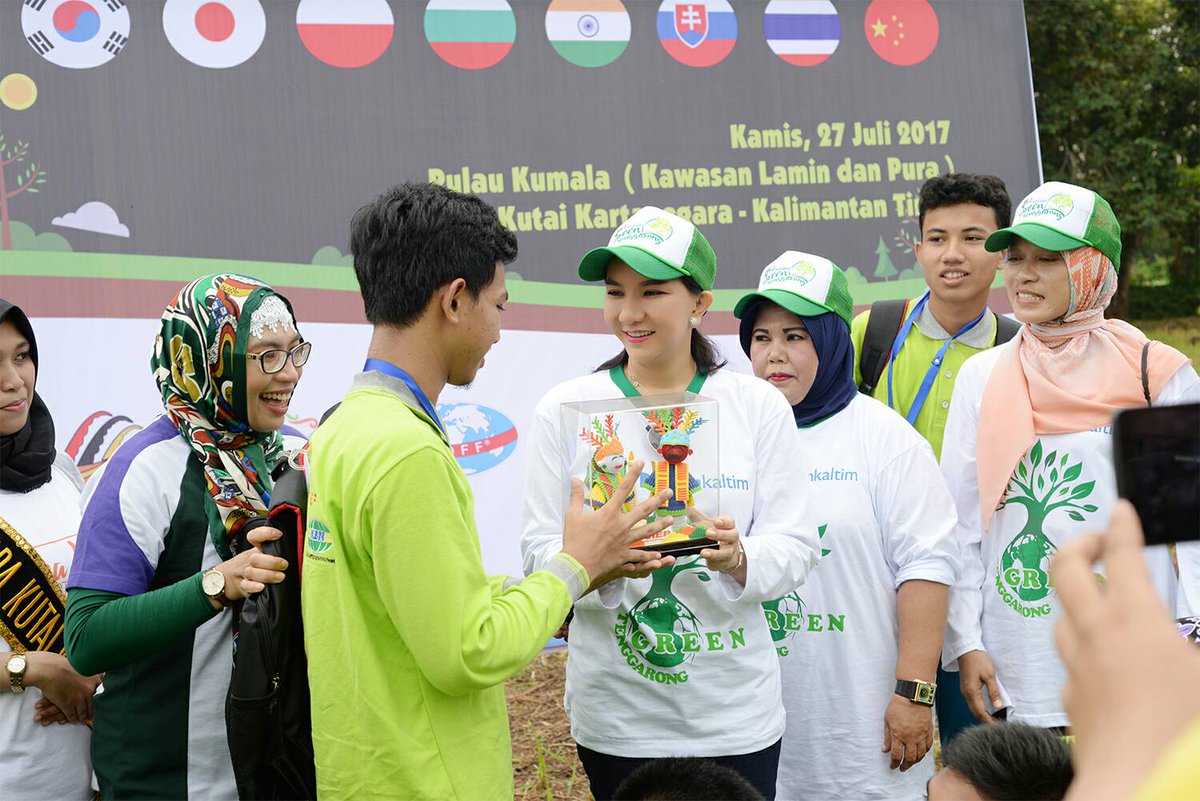 <a href="/ritawow_1973/">Rita Widyasari</a> "Tenggarong Hijau"  #kawanrita