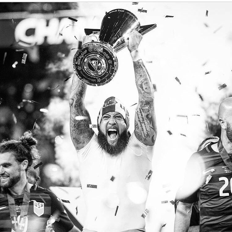 TimHowardGK's tweet image. I'll let you know when winning gets old, until then... #AndNew 🇺🇸 @ussoccer #GoldCup2017 #CHAMPIONS