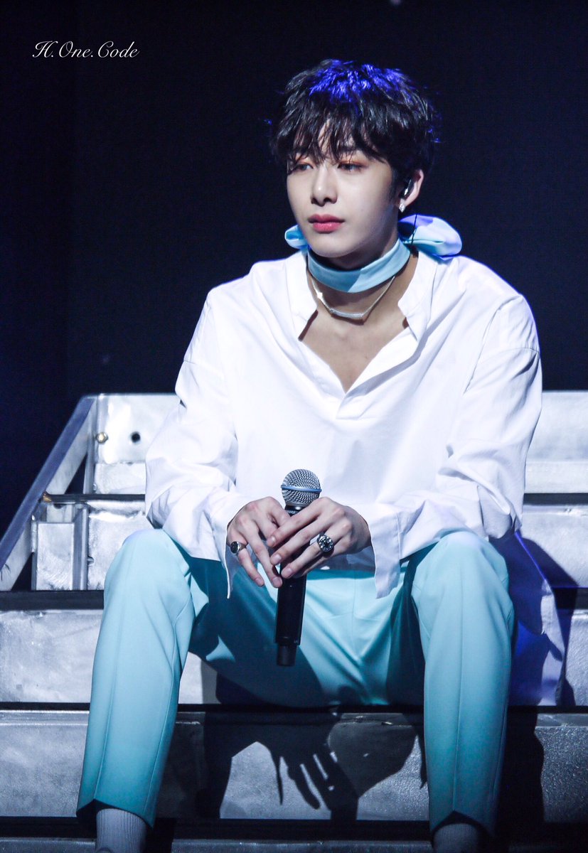 Honecode's tweet photo. #MONSTA_X #HYUNGWON #형원 170723 Monsta X World Tour Concert in LA 형원오빠가 별에서 온 천사예요👼 https://t.co/NlnQbJeLRQ